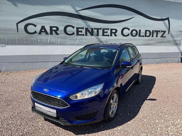 Blau Gebraucht 2018 Ford Focus Limousine | 9.900 € (Fairer Preis) - Bild 1/4