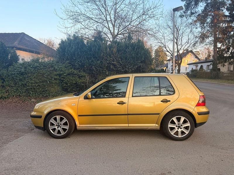 Gebraucht VW Golf IV Basis 101 PS (74 kW) 2000 Gold Limousine