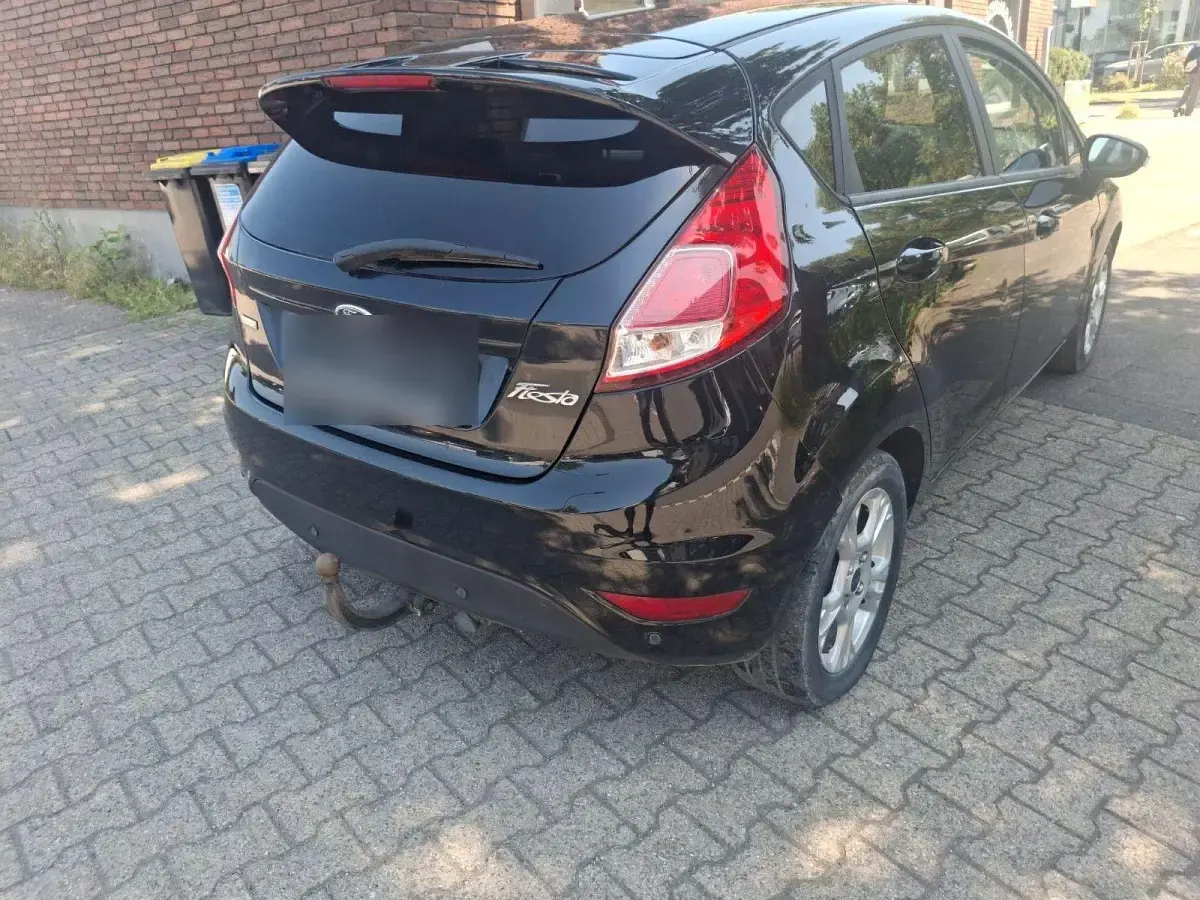 Gebraucht Ford Fiesta Trend 101 PS (74 kW) 2014 Schwarz Kleinwagen