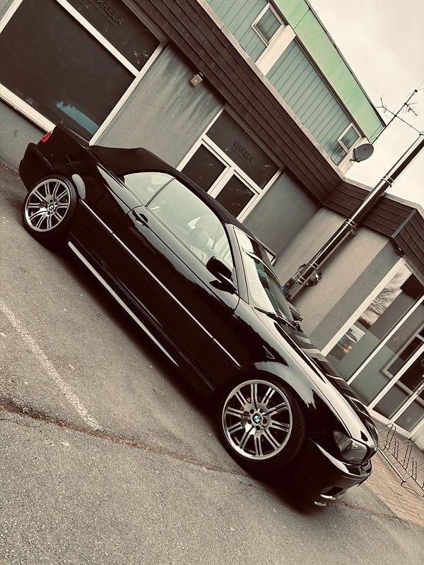 Schwarz Gebraucht 2004 BMW 320 Cabriolet Cabrio | 11.499 € - Bild 1/4