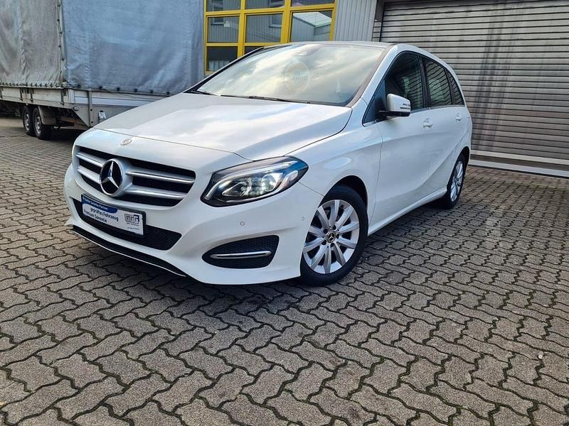 Gebraucht Mercedes B180 122 PS (89 kW) 2018 Weiß Van / Kleinbus
