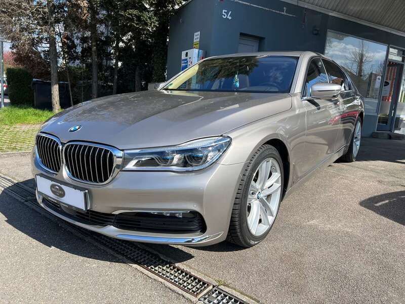 Kaschmirsilber metallic Gebraucht 2016 BMW 730 Limousine | 36.999 € (Fairer Preis) - Bild 1/4