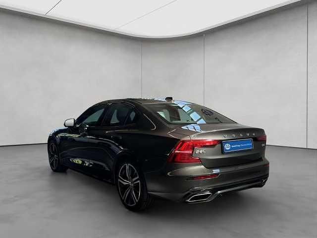 Gebraucht Volvo S60 R-Design 145 PS (106 kW) 2022 Limousine