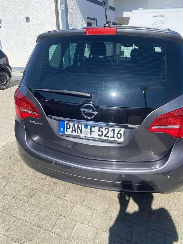 Gebraucht Opel Meriva Edition 120 PS (88 kW) 2012 Van / Kleinbus