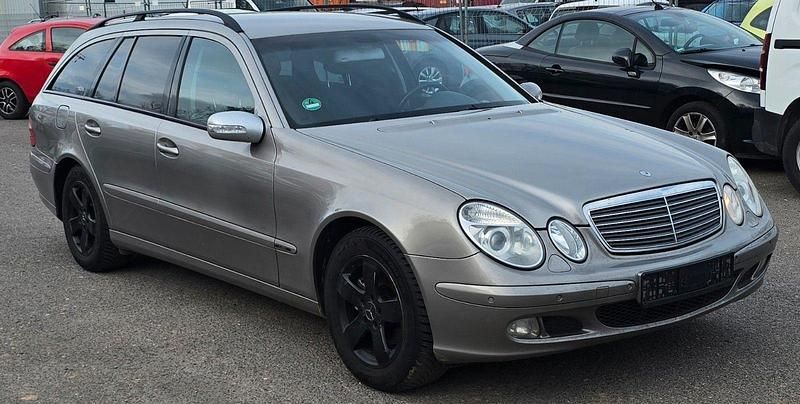 Gebraucht Mercedes E220 150 PS (110 kW) 2003 Grau Kombi
