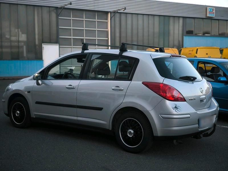 Gebraucht Nissan Tiida 110 PS (80 kW) 2009 Silber Kleinwagen