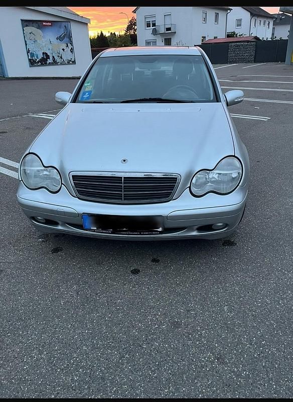 Gebraucht Mercedes C180 143 PS (105 kW) 2002 Silber Limousine