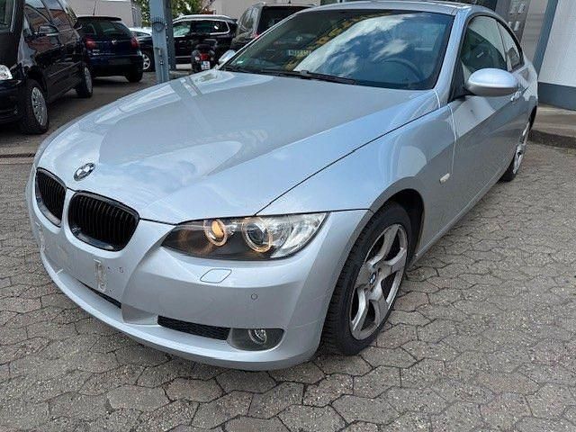 Silber Gebraucht 2007 BMW 320 Sport Line Coupé | 7.500 € (Fairer Preis) - Bild 1/4