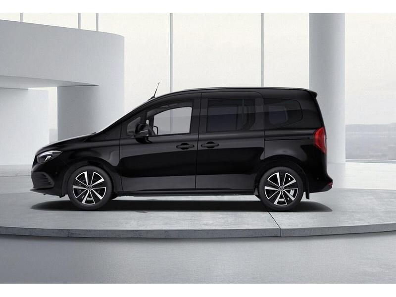 Gebraucht Mercedes T180 Progressive 116 PS (85 kW) 2024 Loparitschwarz metallic Van / Kleinbus