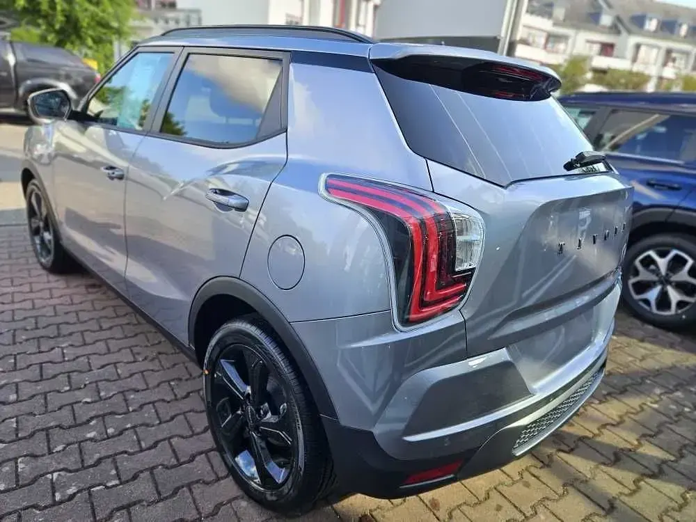 Neu KGM Tivoli 163 PS (119 kW) 2026 Grau SUV