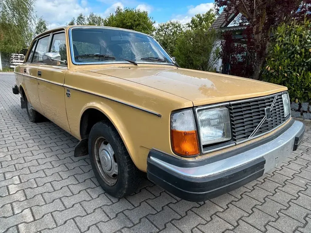 Usado Volvo 244 90 CV (66 kW) 1979 Beige Berlina