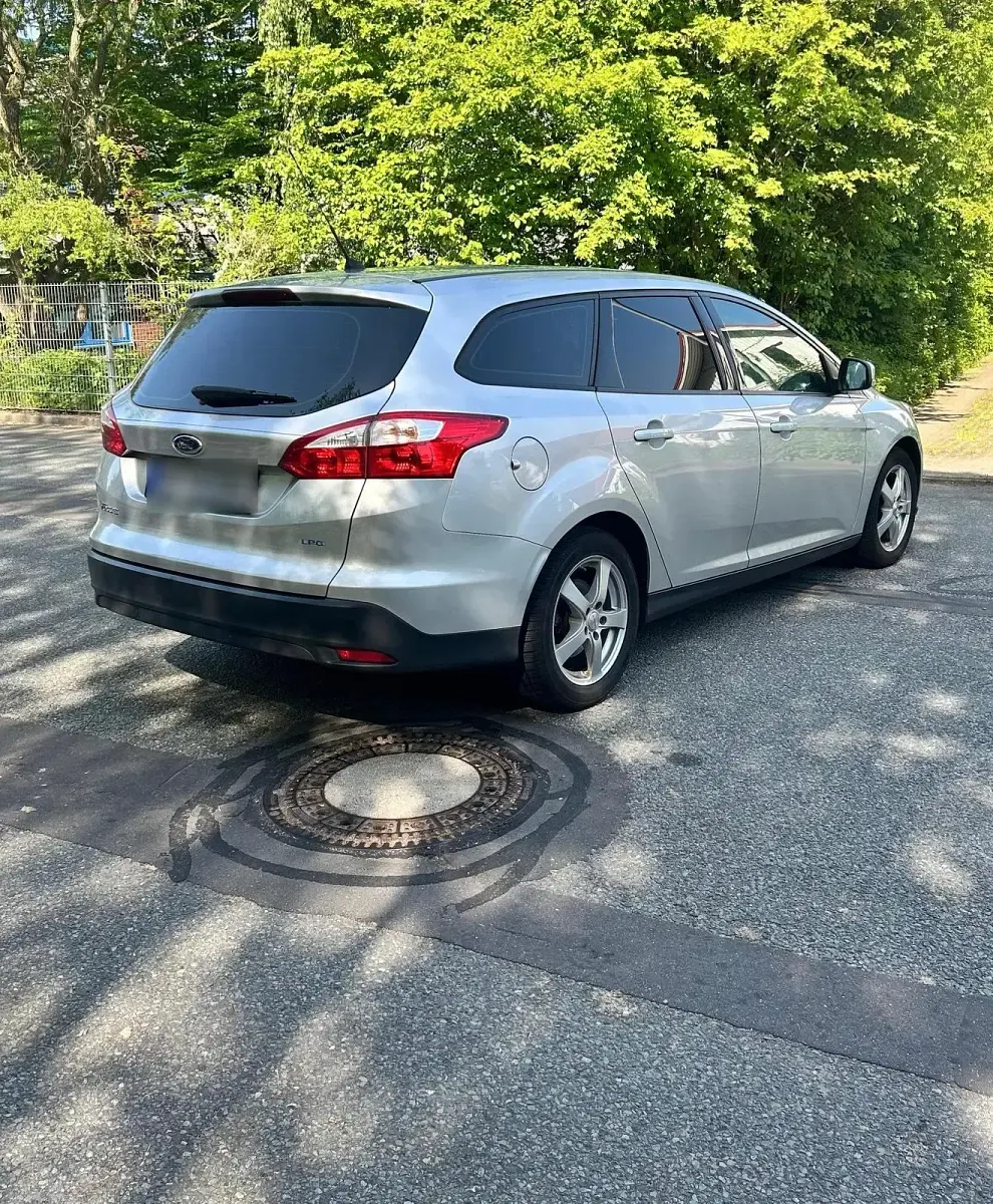 Gebraucht Ford Focus 125 PS (91 kW) 2014 Silber Kombi