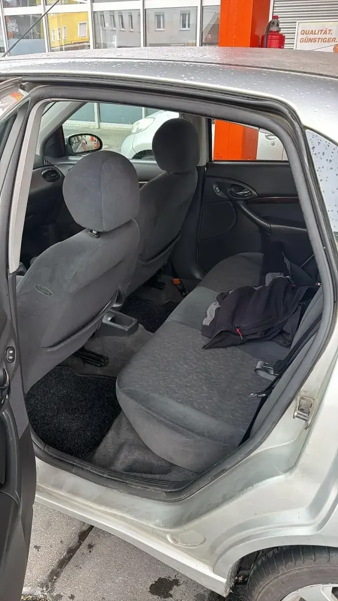 Gebraucht Ford Focus 90 PS (66 kW) 1999 Grau Limousine