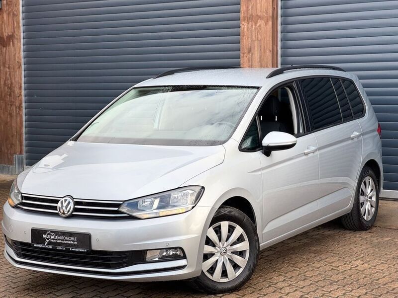 Silber Gebraucht 2016 VW Touran Comfortline Van / Kleinbus | 8.999 € (Fairer Preis) - Bild 1/4