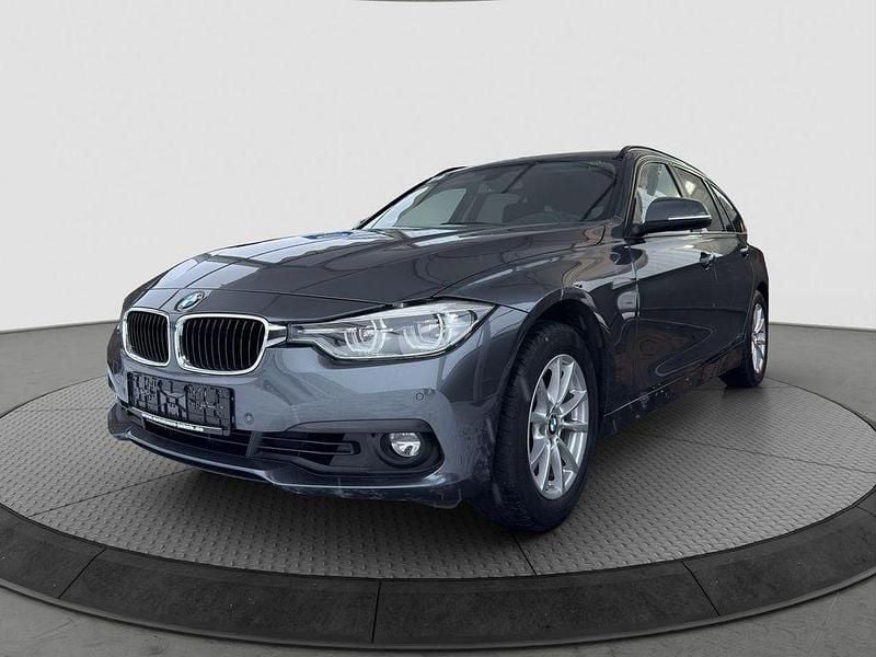 Mineralgrau metallic Gebraucht 2019 BMW 320 Advantage Kombi | 21.777 € (Guter Preis) - Bild 1/4