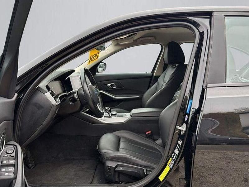 Gebraucht BMW 330e Advantage 252 PS (185 kW) 2022 Schwarz Limousine