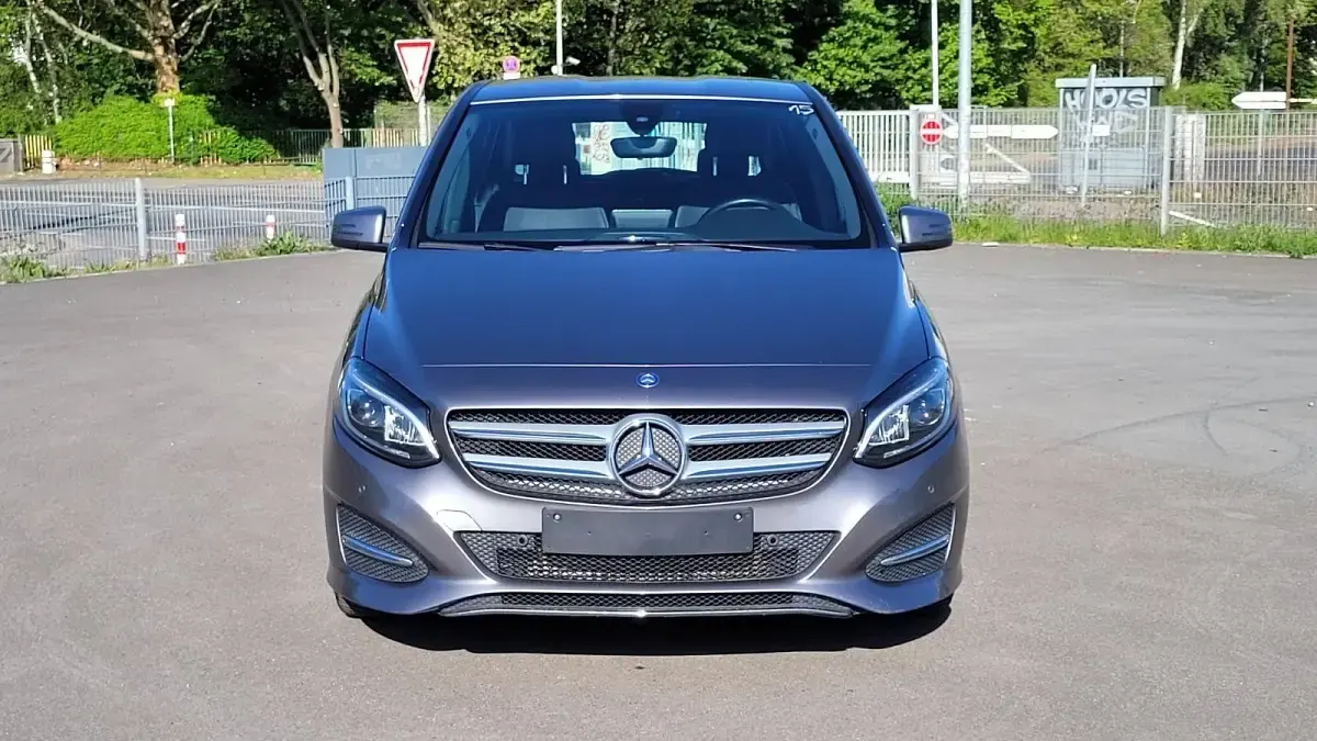 Gebraucht Mercedes B200 136 PS (100 kW) 2016 Mountaingrau Kleinwagen
