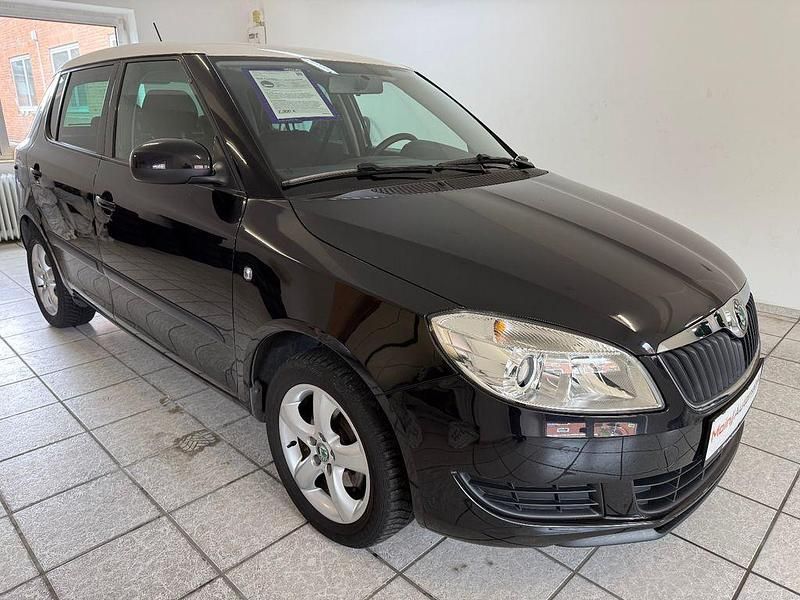 Gebraucht Skoda Fabia Ambition 69 PS (50 kW) 2012 Schwarz Kleinwagen