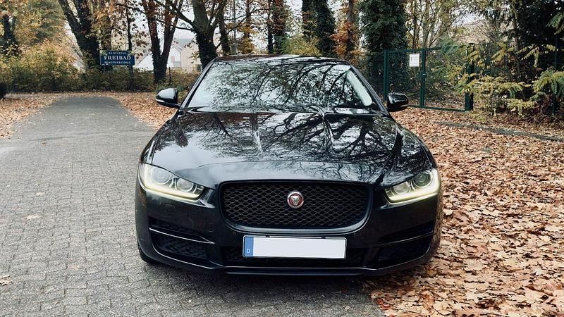 Gebraucht Jaguar XE 179 PS (131 kW) 2016 Schwarz Limousine