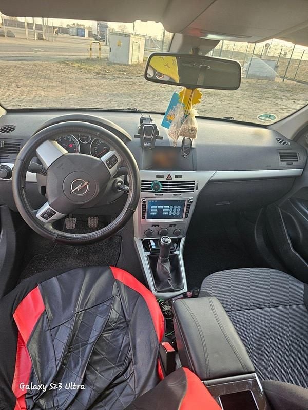 Gebraucht Opel Astra 90 PS (66 kW) 2009 Schwarz Kombi