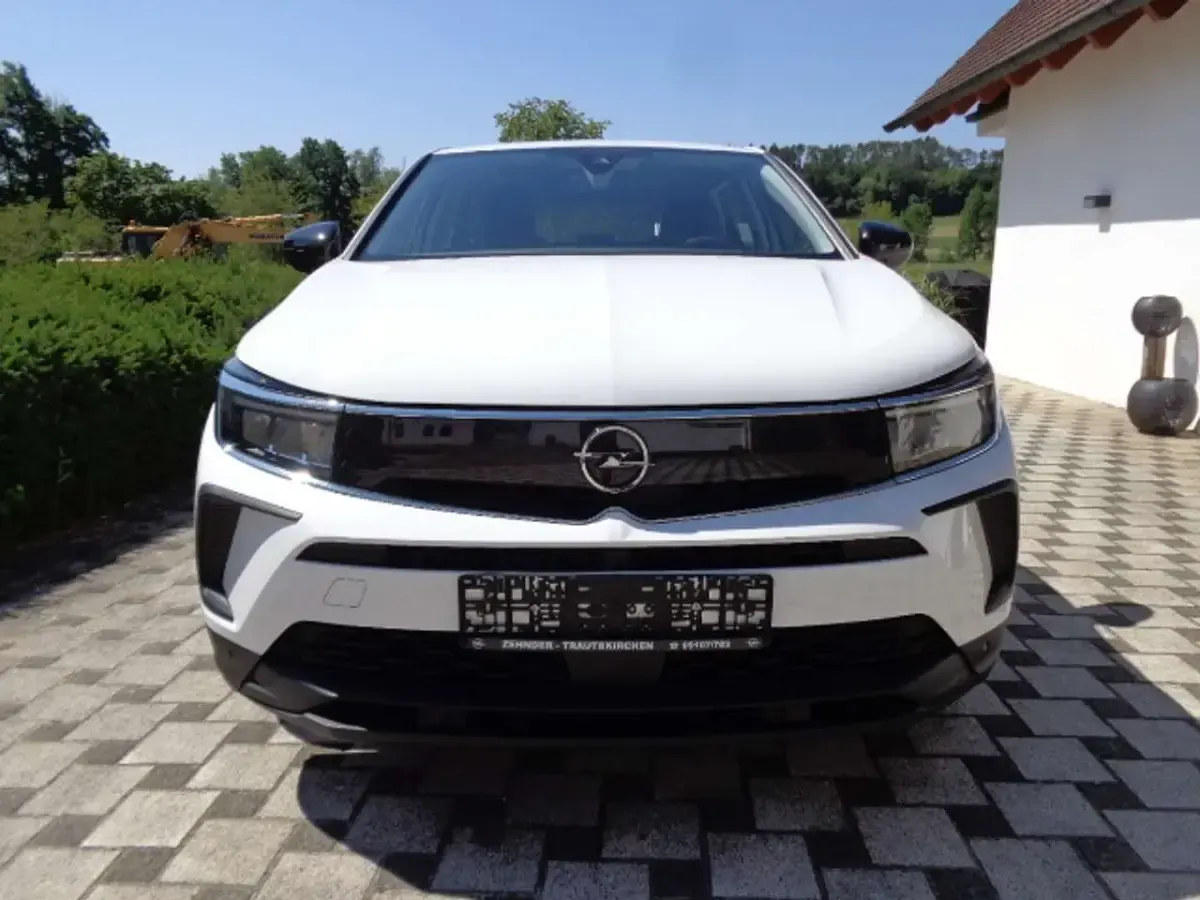 Gebraucht Opel Grandland X Basis 131 PS (96 kW) 2022 Jade weiss/arktis weiss SUV
