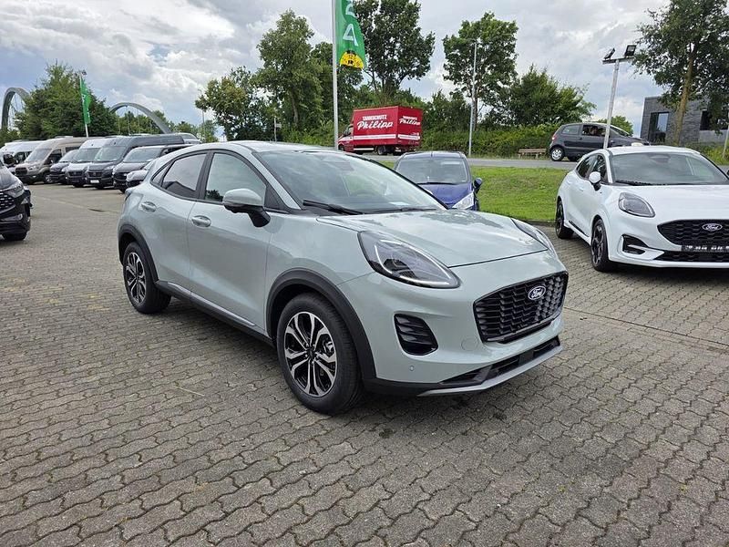 Grau Neu 2025 Ford Puma Titanium SUV | 26.490 € (Guter Preis) - Bild 1/4