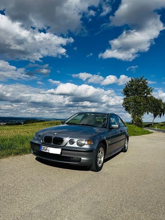 Grau Gebraucht 2004 BMW 318 Compact Kleinwagen | 2.700 € (Fairer Preis) - Bild 1/4