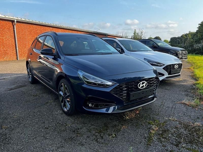 Neu Hyundai i30 Advantage 101 PS (74 kW) 2025 Blau Limousine