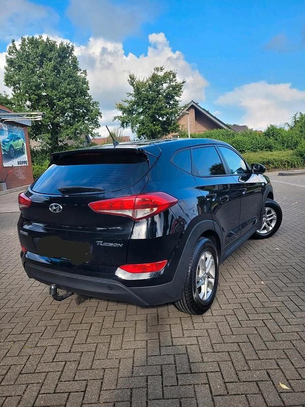 Gebraucht Hyundai Tucson 116 PS (85 kW) 2016 Schwarz SUV