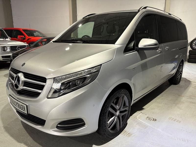 Silber Gebraucht 2017 Mercedes V250 Avantgarde Edition Van / Kleinbus | 27.900 € (Guter Preis) - Bild 1/4