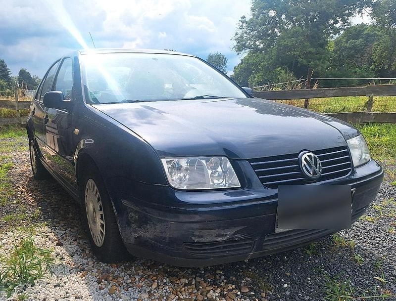 Blau Gebraucht 1999 VW Bora Limousine | 700 € (Guter Preis) - Bild 1/4
