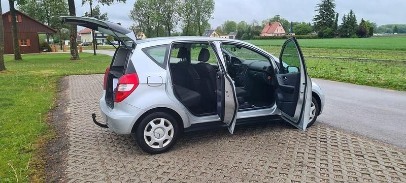Silber Gebraucht 2011 Mercedes A160 Elegance Van / Kleinbus | 4.600 € (Fairer Preis) - Bild 1/4