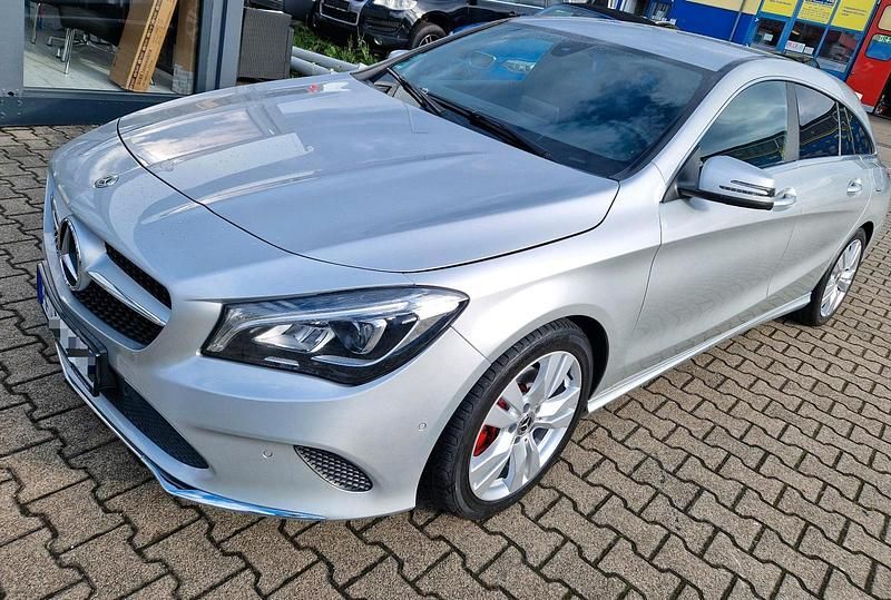 Grau Gebraucht 2018 Mercedes CLA220 Limousine | 16.500 € (Etwas zu teuer) - Bild 1/4