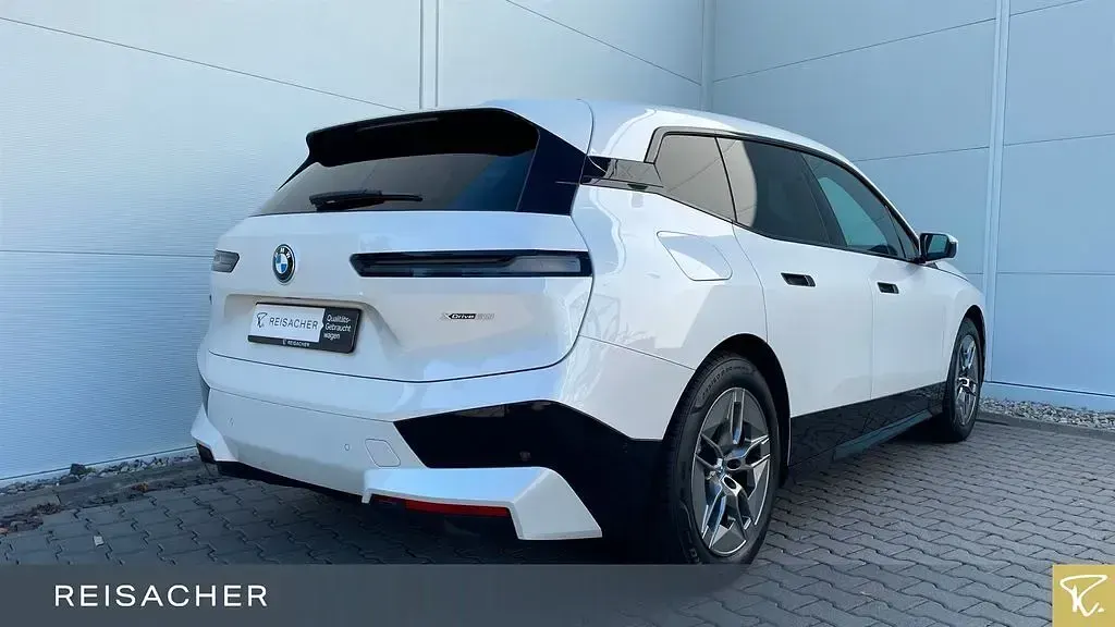Gebraucht BMW iX Sport Line 385 kW (524 PS) 2023 Mineralweiß metallic SUV