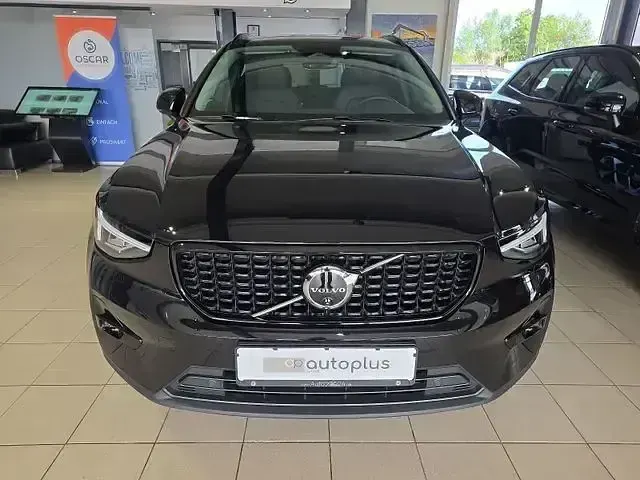 Gebraucht Volvo XC40 Plus 197 PS (144 kW) 2024 Onyx black SUV