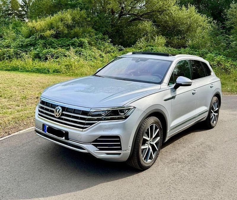 Grau Gebraucht 2018 VW Touareg SUV | 34.999 € (Guter Preis) - Bild 1/4