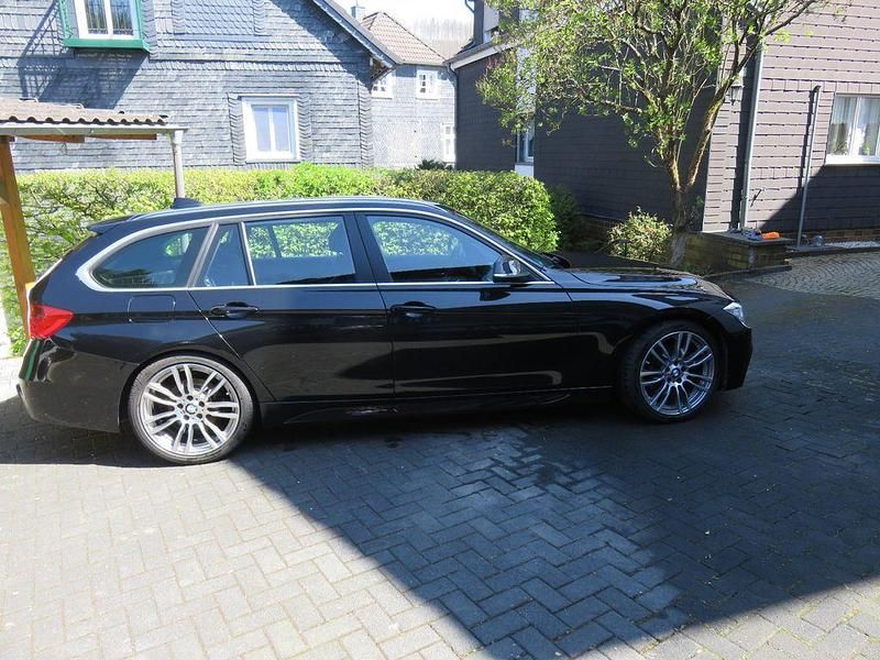 Schwarz Gebraucht 2015 BMW 325 M Sport Kombi | 14.990 € (Fairer Preis) - Bild 1/4