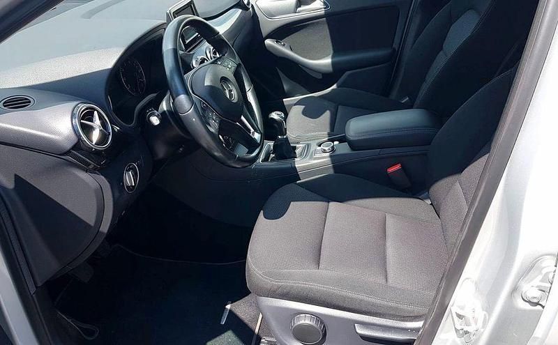 Gebraucht Mercedes B180 122 PS (89 kW) 2014 Polarsilber  metalliclack Van / Kleinbus