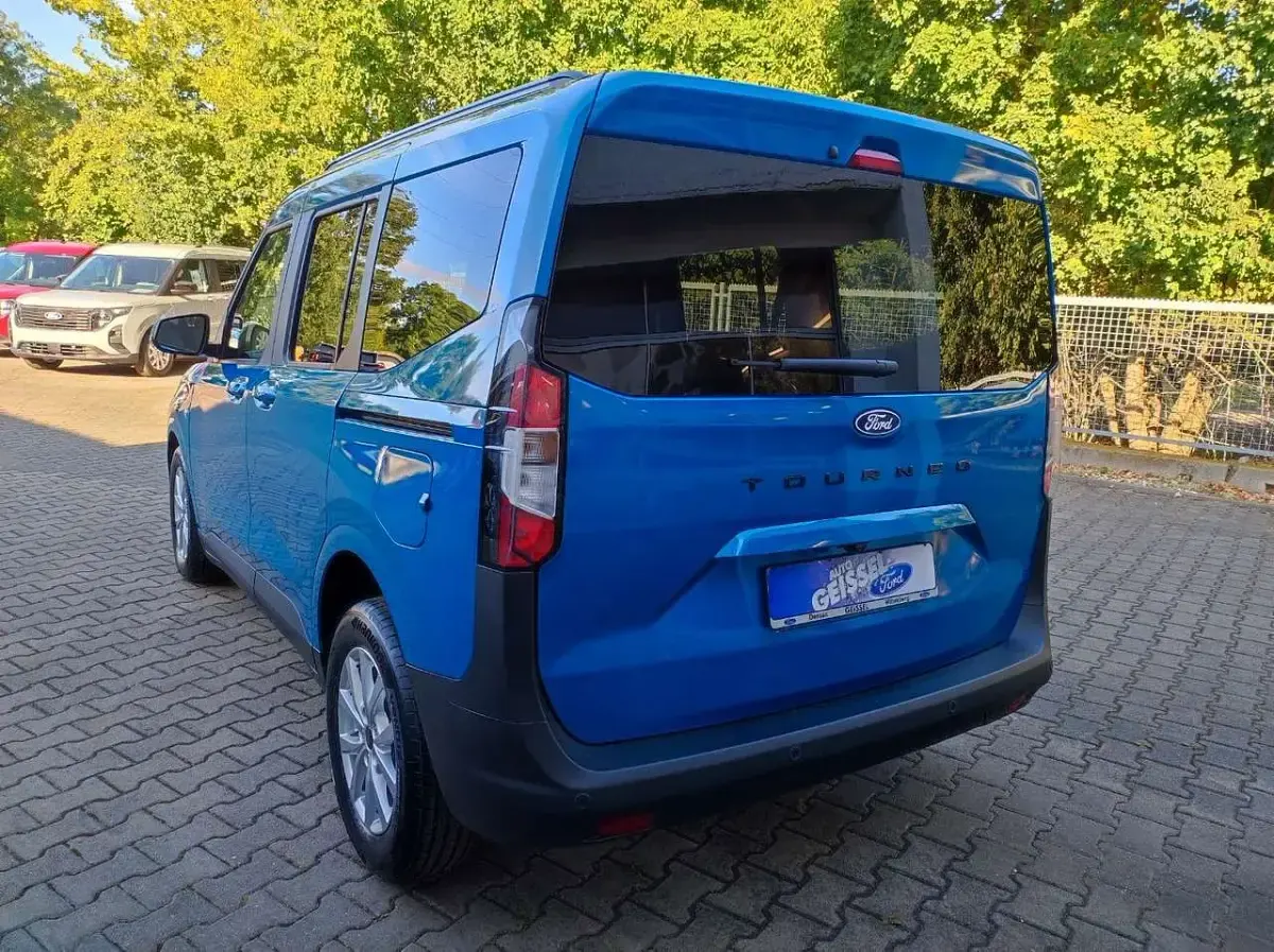 Neu Ford Tourneo Courier Titanium 125 PS (91 kW) 2025 Blau Van / Kleinbus