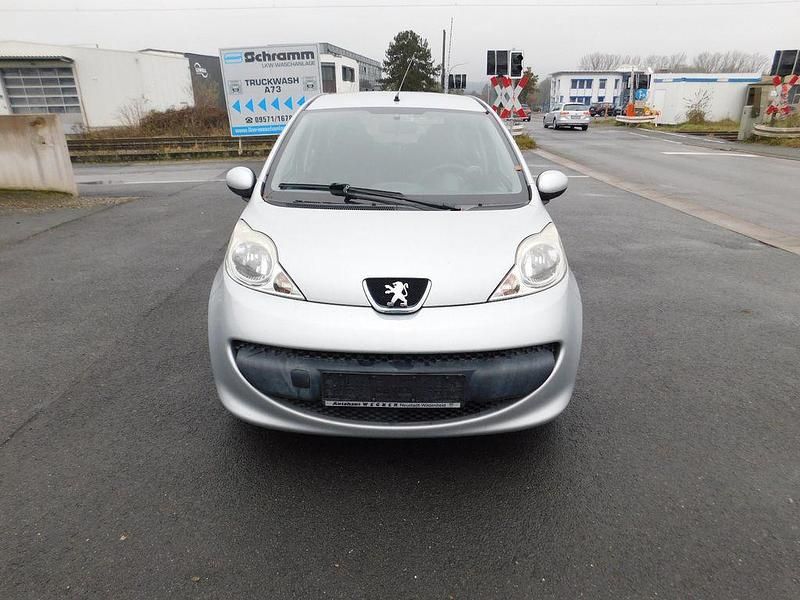 Grau Gebraucht 2005 Peugeot 107 Filou Kleinwagen | 1.650 € (Fairer Preis) - Bild 1/4