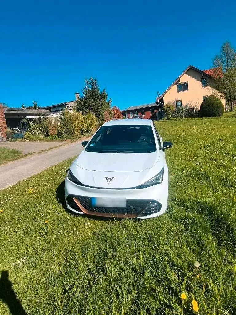 Gebraucht Cupra Born 150 kW (204 PS) 2024 Weiß Kleinwagen