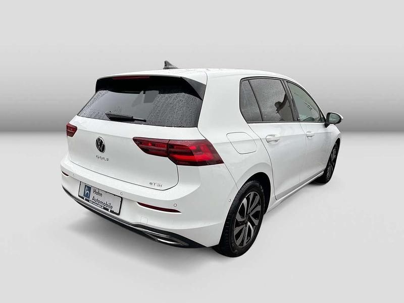 Gebraucht VW Golf VIII Active 150 PS (110 kW) 2022 Weiß Limousine
