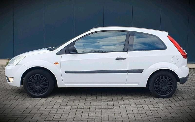 Gebraucht Ford Fiesta 60 PS (44 kW) 2006 Weiß Kleinwagen