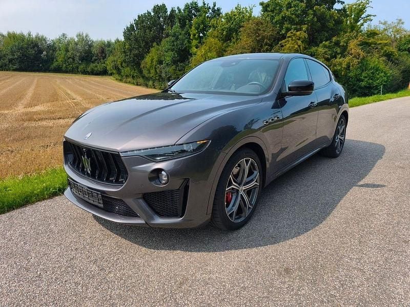 Grau Gebraucht 2021 Maserati Levante SUV | 74.500 € (Fairer Preis) - Bild 1/4