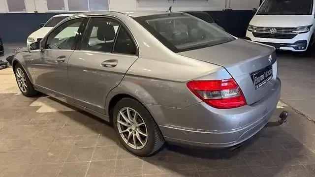 Gebraucht Mercedes C180 156 PS (114 kW) 2009 Palladiumsilber Limousine