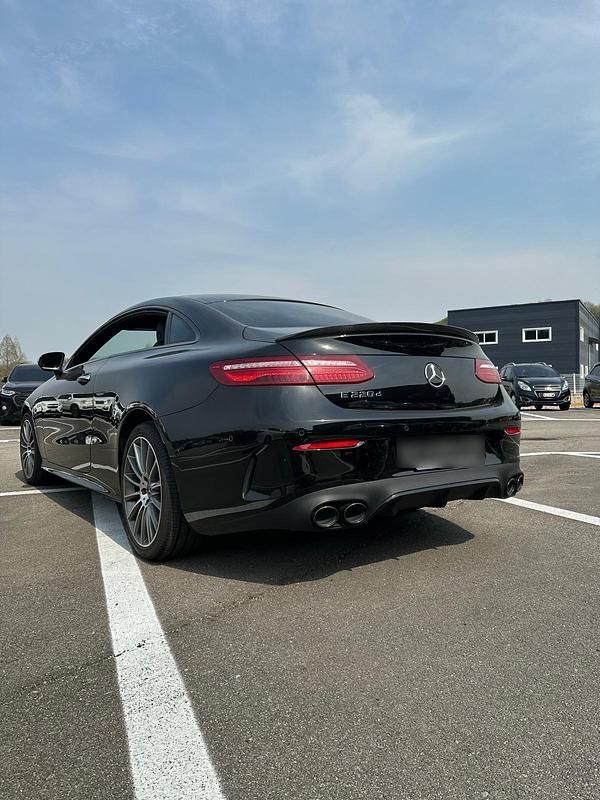 Gebraucht Mercedes E220 AMG line 194 PS (142 kW) 2017 Schwarz Coupé