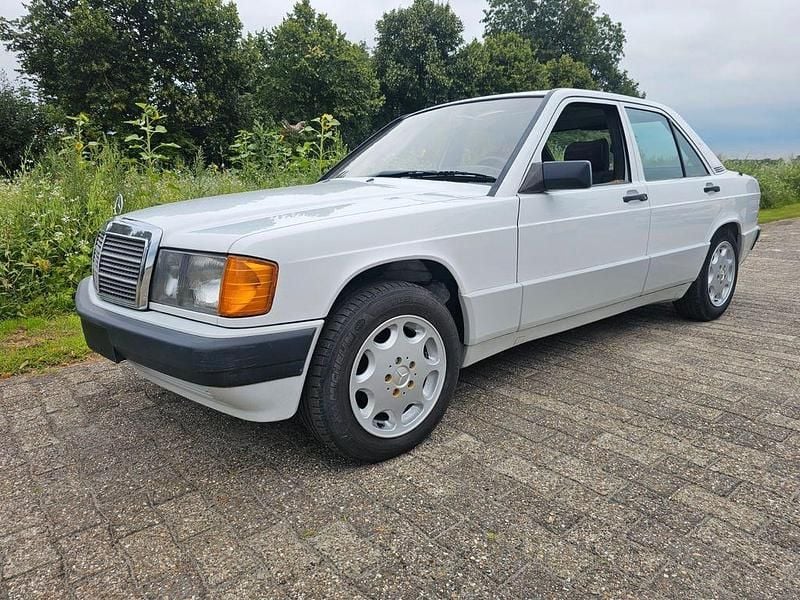 Weiß Gebraucht 1990 Mercedes 190 Limousine | 4.900 € - Bild 1/4