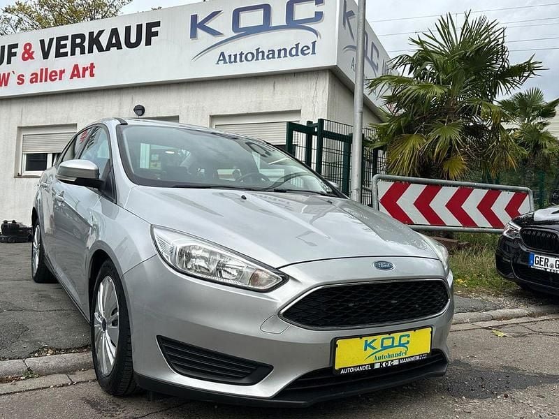 Polarsilber metallic Gebraucht 2016 Ford Focus Trend Limousine | 10.900 € (Guter Preis) - Bild 1/4