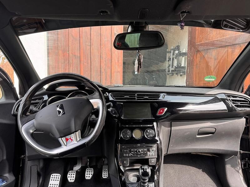 Gebraucht Citroën DS3 156 PS (114 kW) 2012 Schwarz Kleinwagen