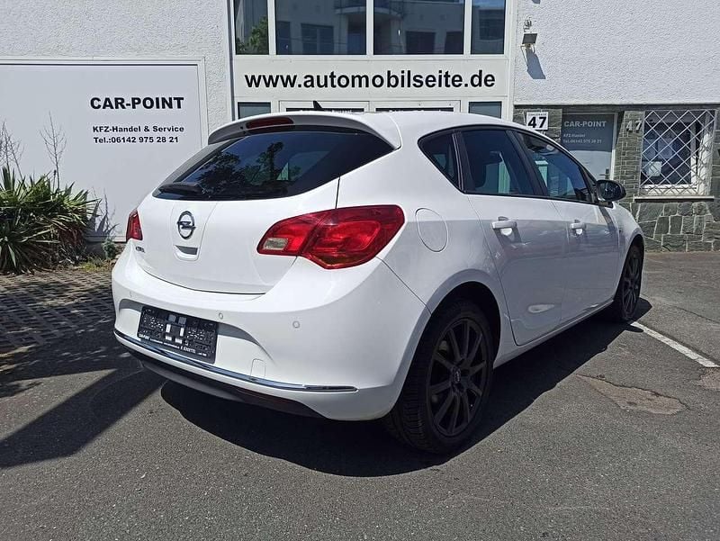 Gebraucht Opel Astra 120 PS (88 kW) 2014 Schneeweiss/summitwhite/arctic Kleinwagen